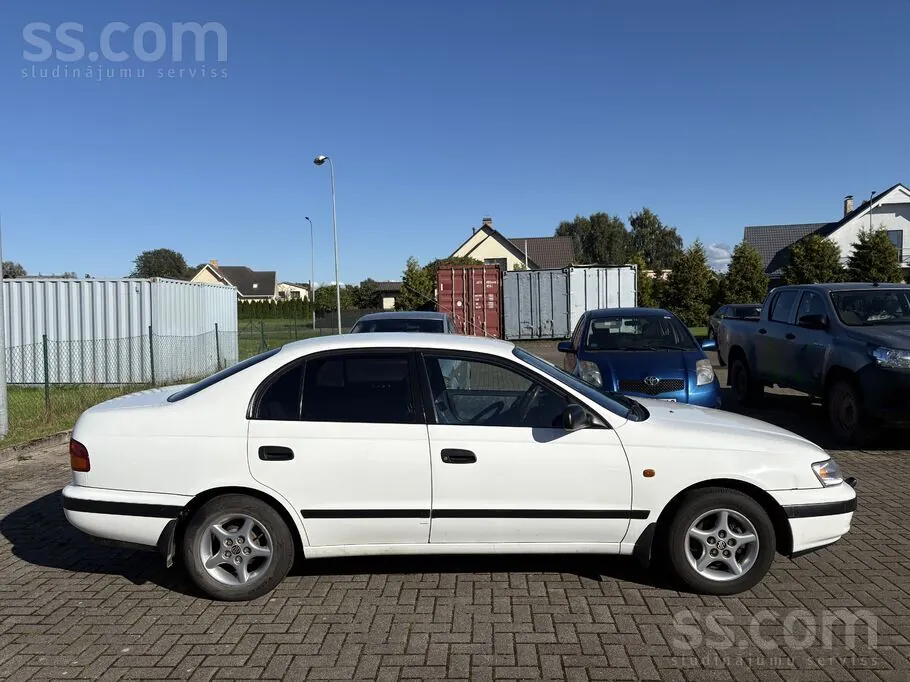 Toyota Carina 1997 photo 3