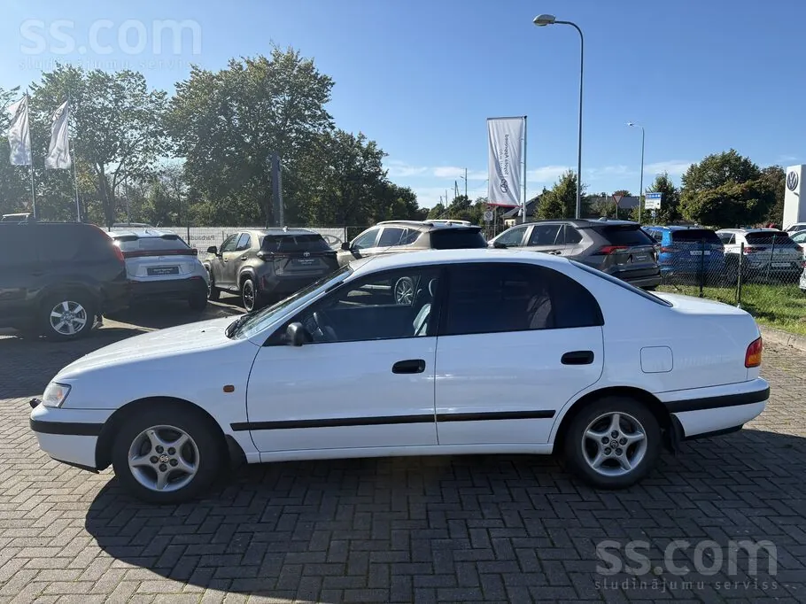 Toyota Carina 1997 photo 2