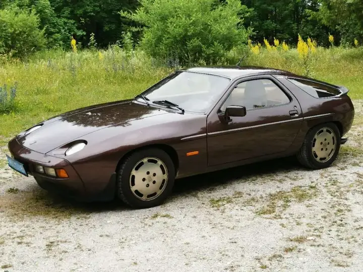 Porsche 928