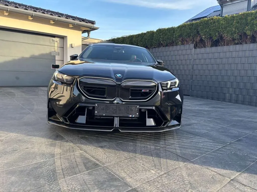 BMW 5 Series 2025 photo 2