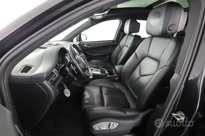 Porsche Macan 2023 photo 2