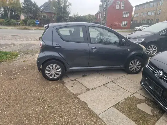 Toyota Aygo 2011 photo 2