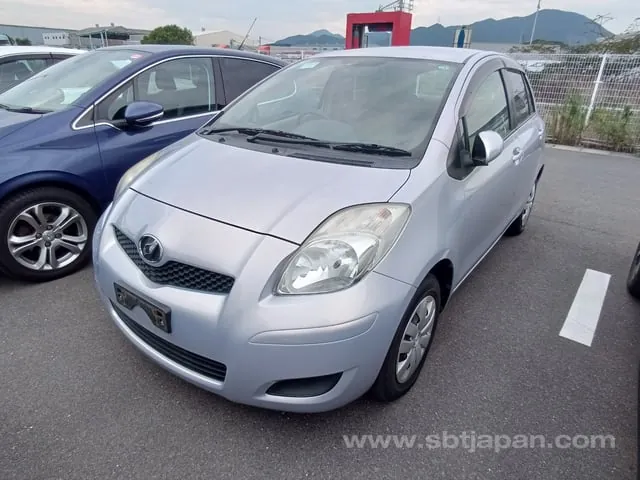 Toyota Vitz F 2009 photo 2