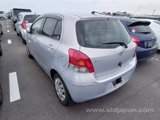Toyota Vitz F 2009 photo 3
