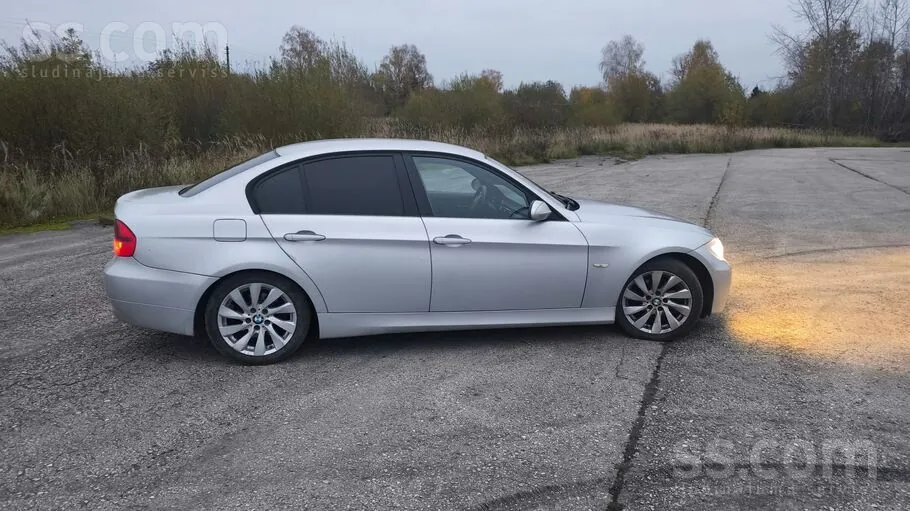 BMW 320 2005 photo 2