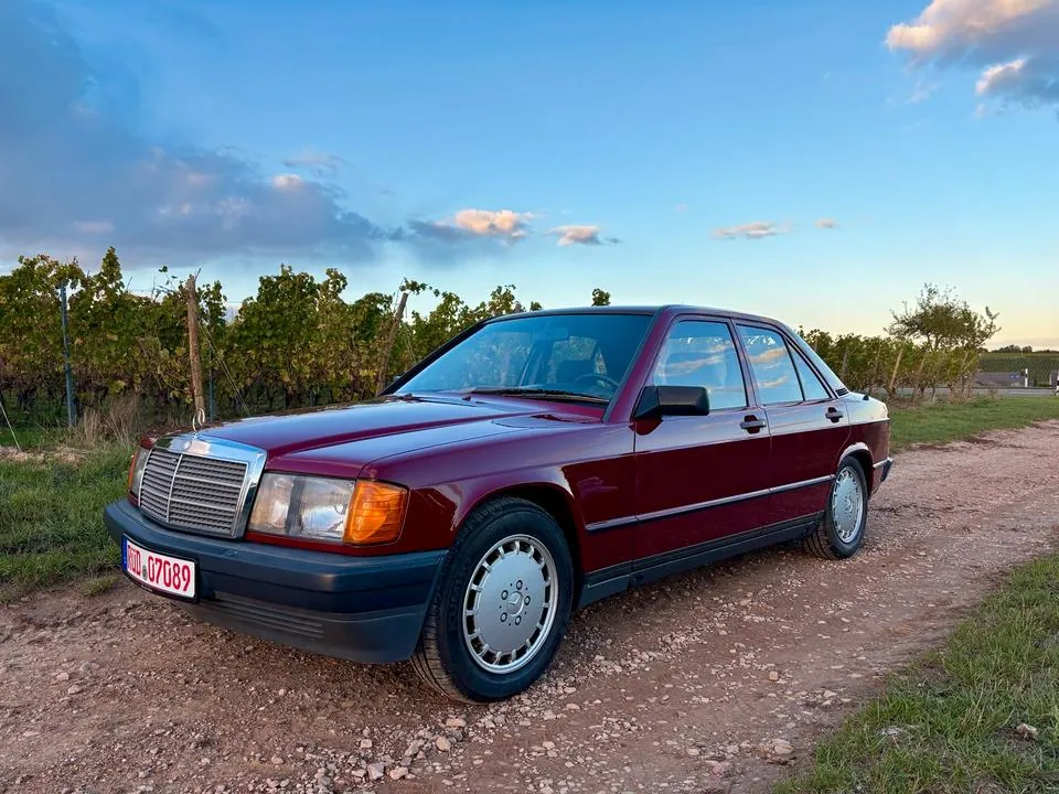 Mercedes-Benz 190E