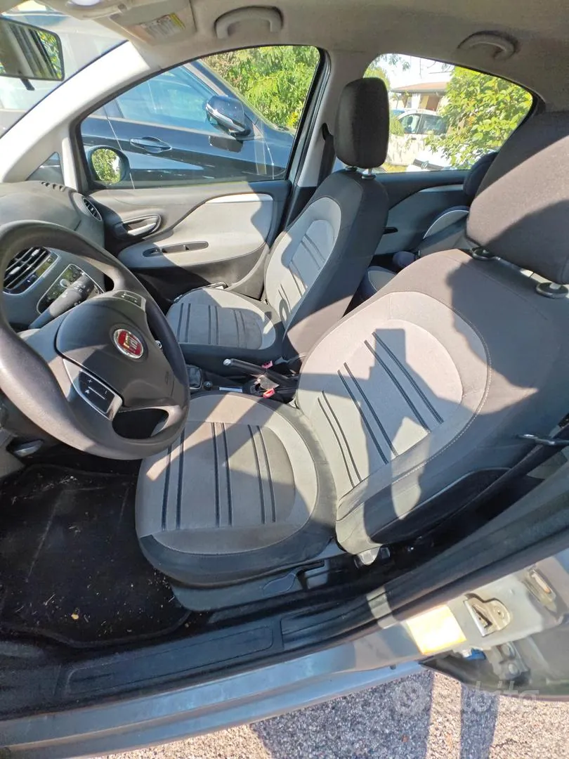 Fiat Grande Punto 2010 photo 4
