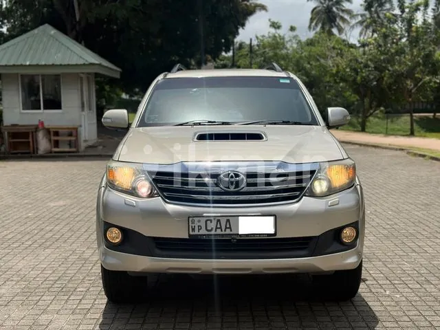 Toyota Fortuner 2013 photo 3