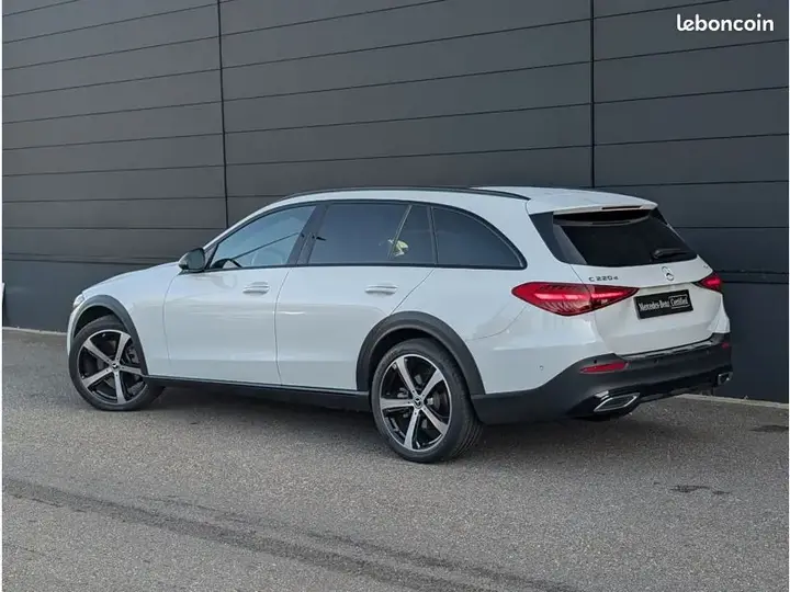 Mercedes-Benz C-Class 2025 photo 3