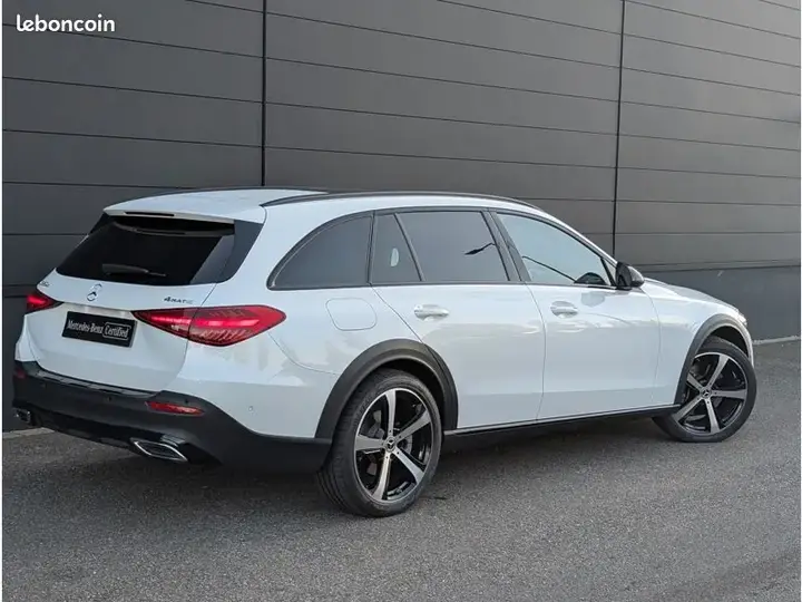 Mercedes-Benz C-Class 2025 photo 5