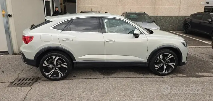 Audi Q3 2023 photo 2