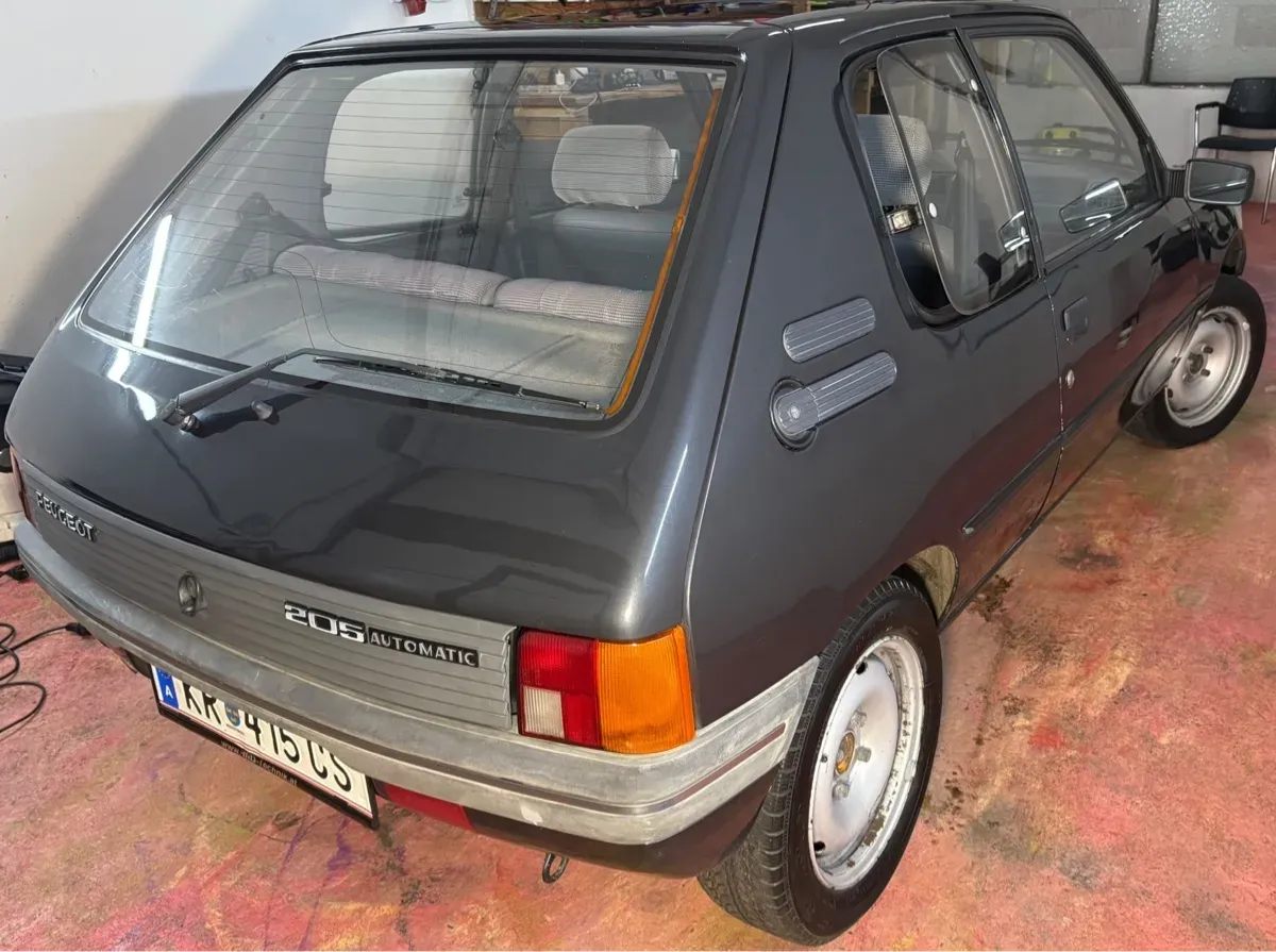 Peugeot 205 1986 photo 3