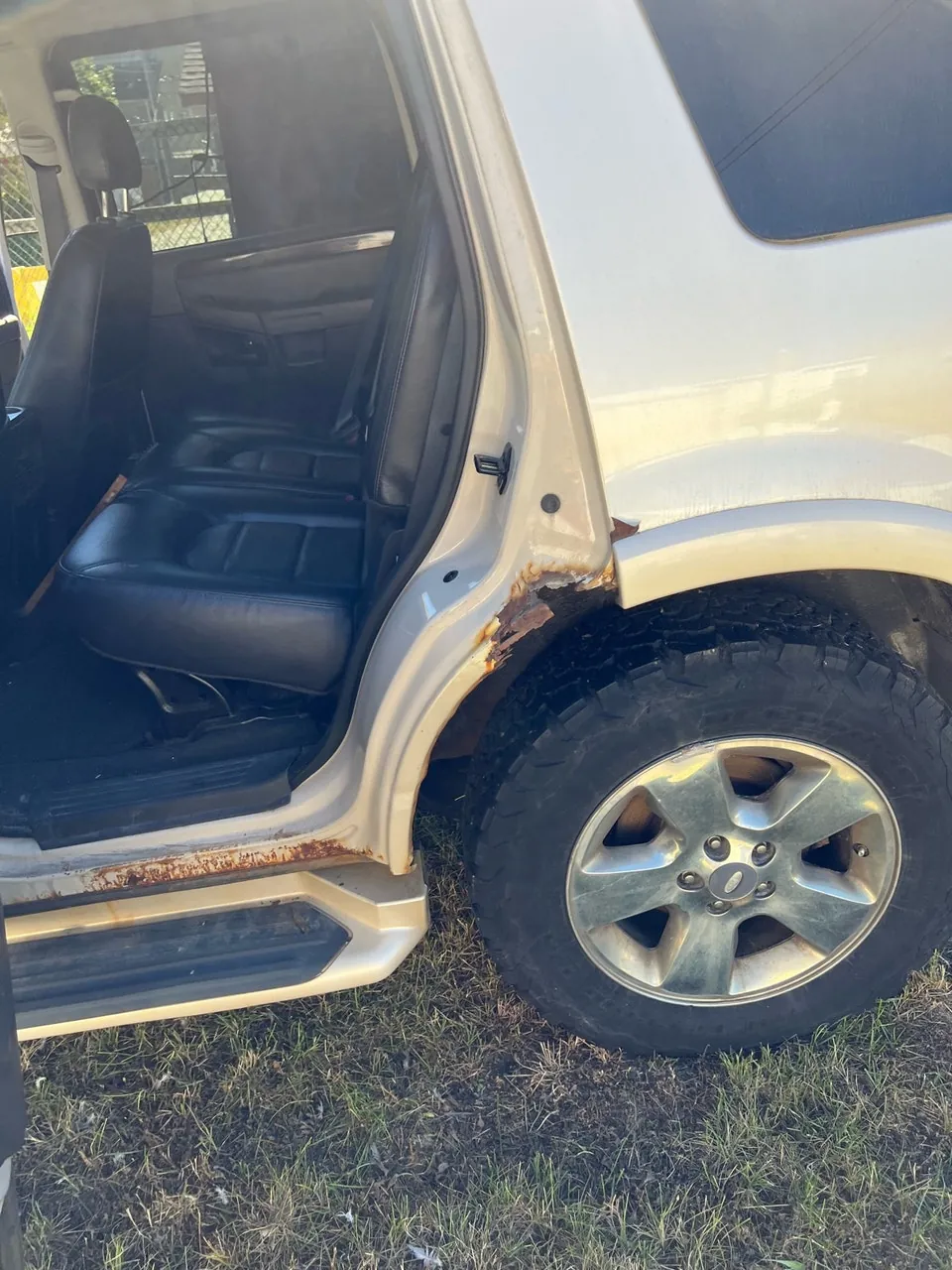 Ford Explorer 2005 photo 4