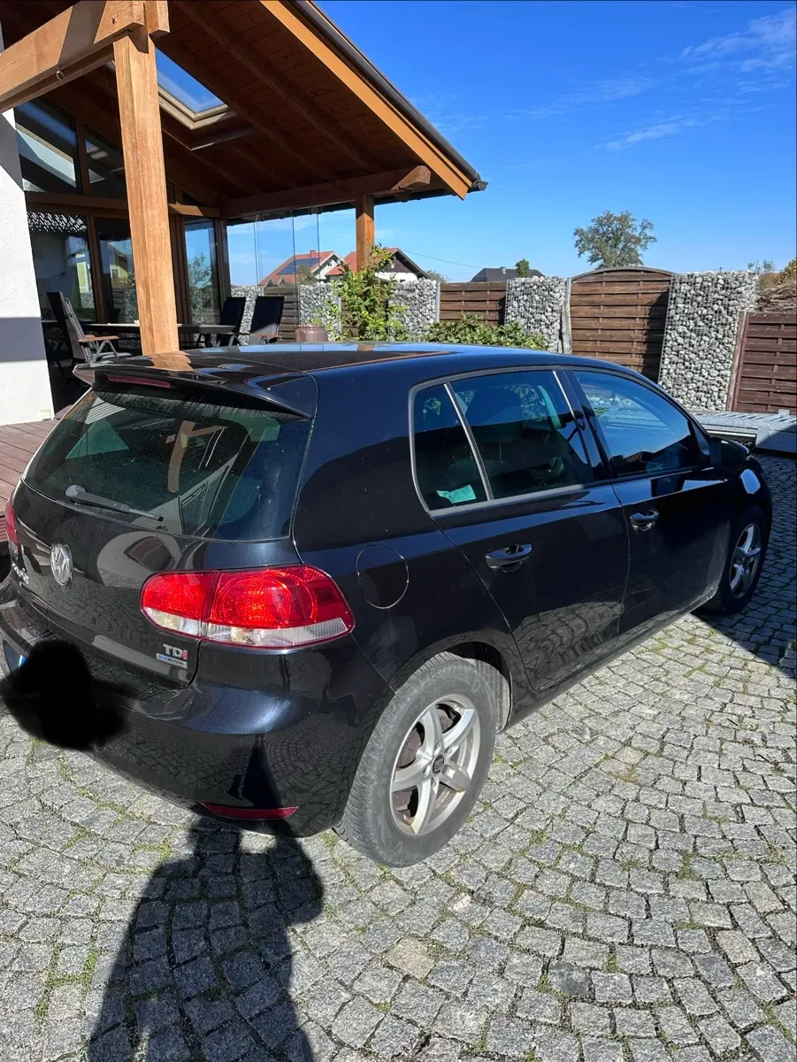 Volkswagen Golf 2011 photo 2