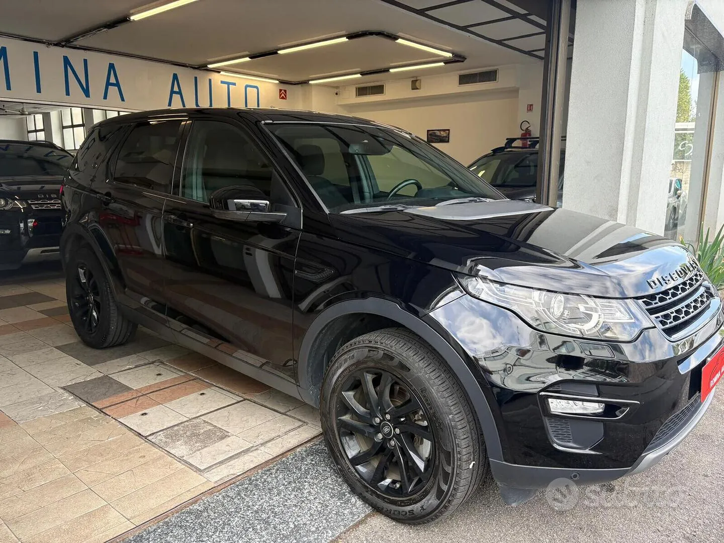 Land Rover Discovery Sport 2019 photo 2