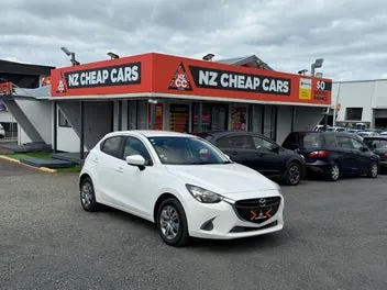 Mazda Demio 2016 photo 2