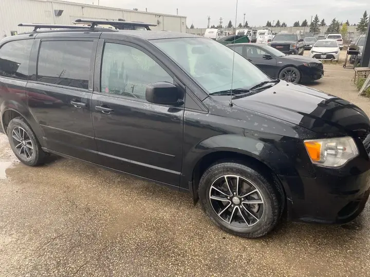 Dodge Grand Caravan 2013 photo 2
