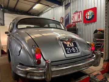 Daimler 250 V8