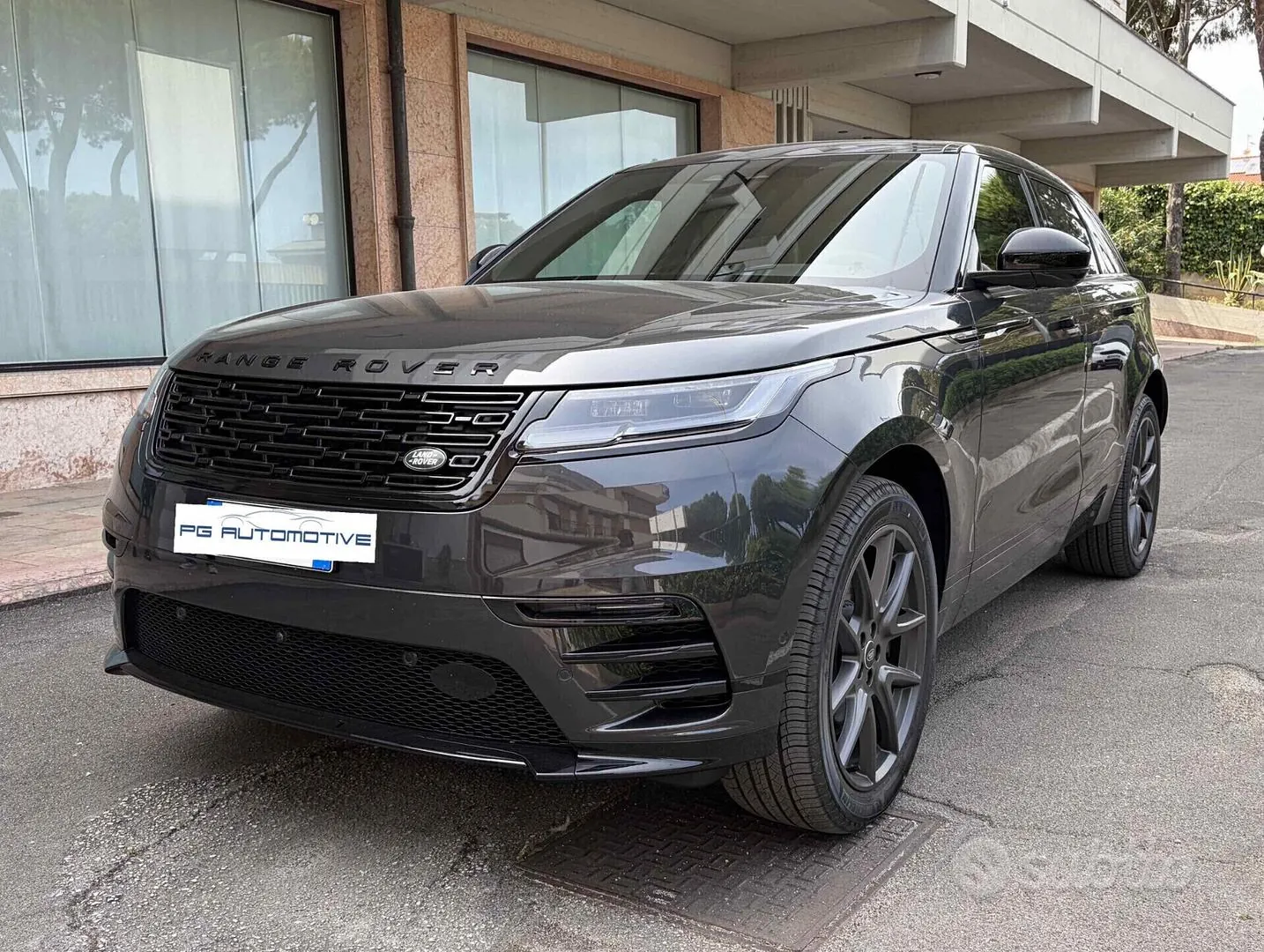 Land Rover Range Rover Velar 2026 photo 3
