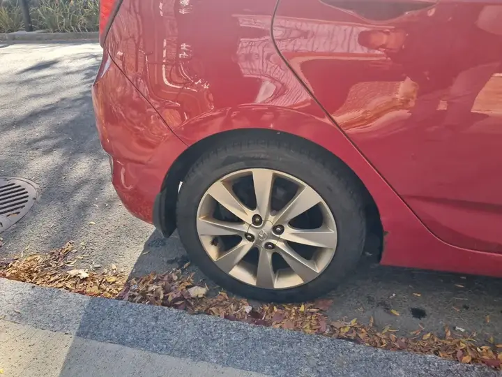 Hyundai Accent 2012 photo 5