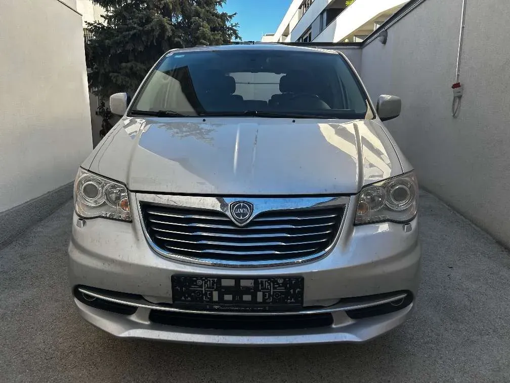 Lancia Voyager
