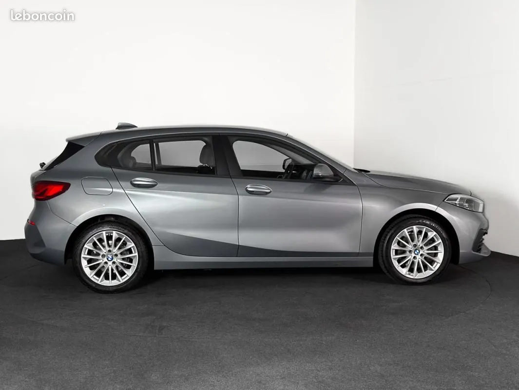 BMW 1 Series 2023 photo 3