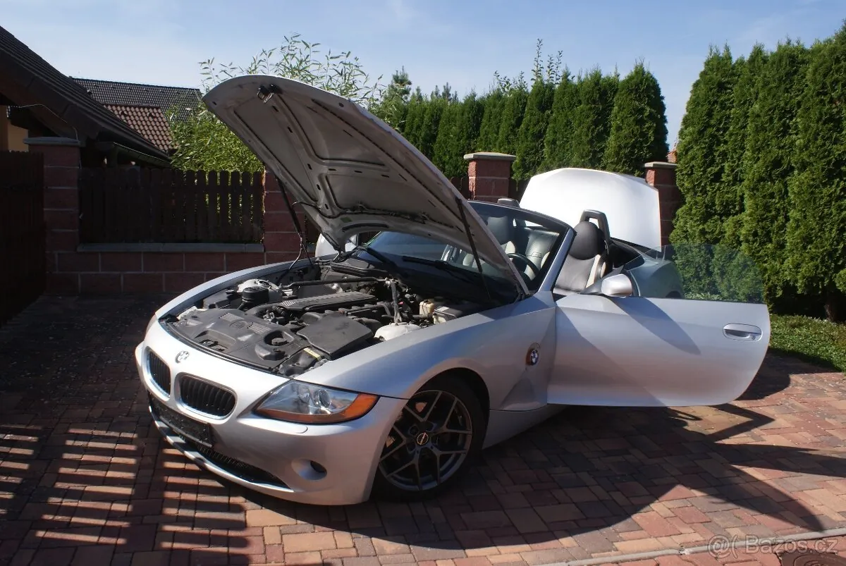 BMW Z4 2004 photo 2