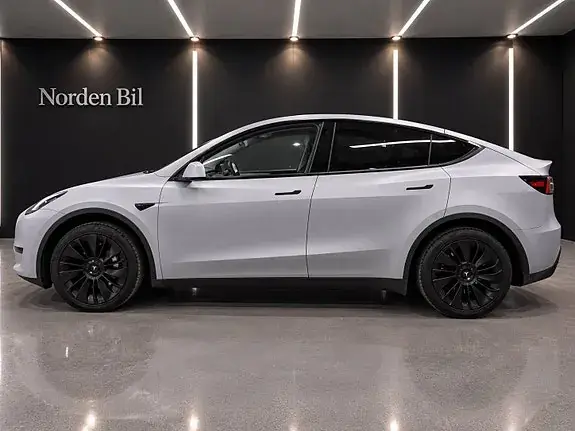 Tesla Model Y 2023 photo 2