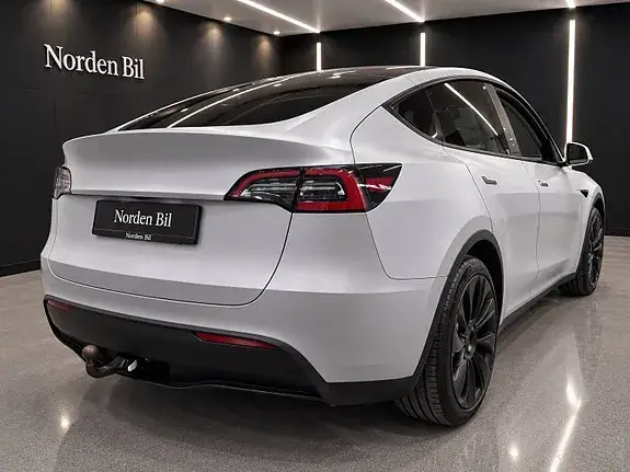 Tesla Model Y 2023 photo 4