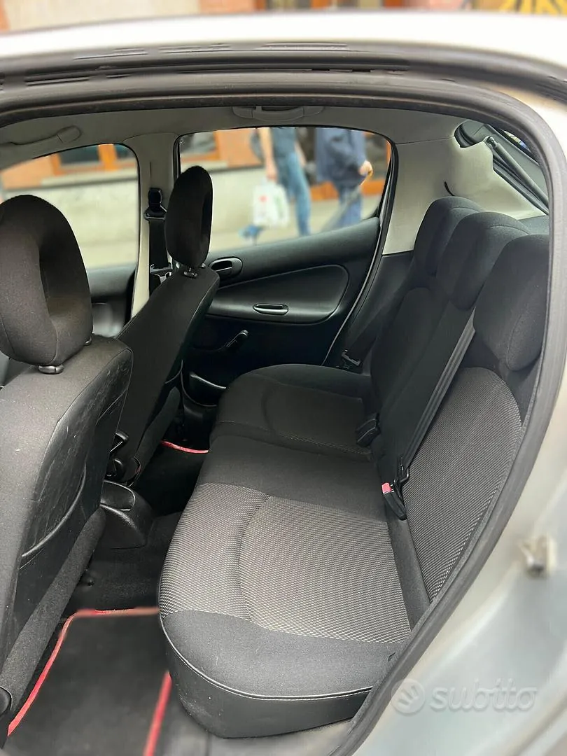 Peugeot 206 2008 photo 3