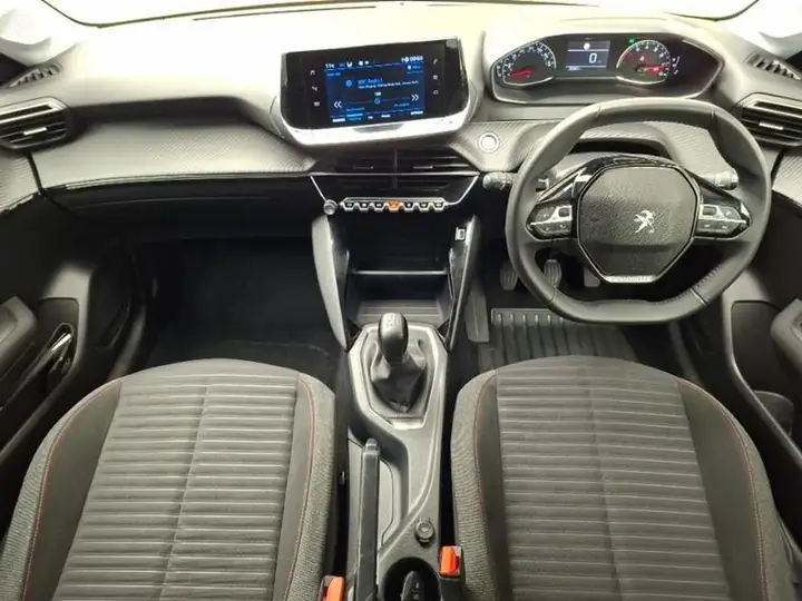 Peugeot 208 2023 photo 3