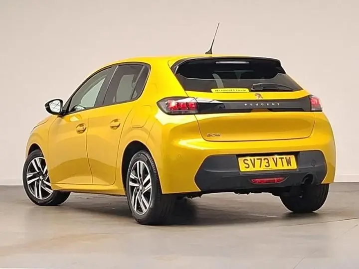 Peugeot 208 2023 photo 2