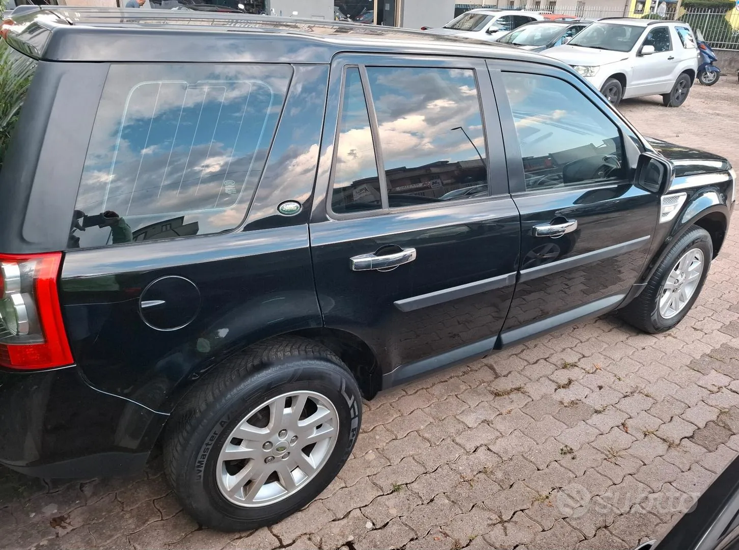 Land Rover Freelander 2010 photo 3