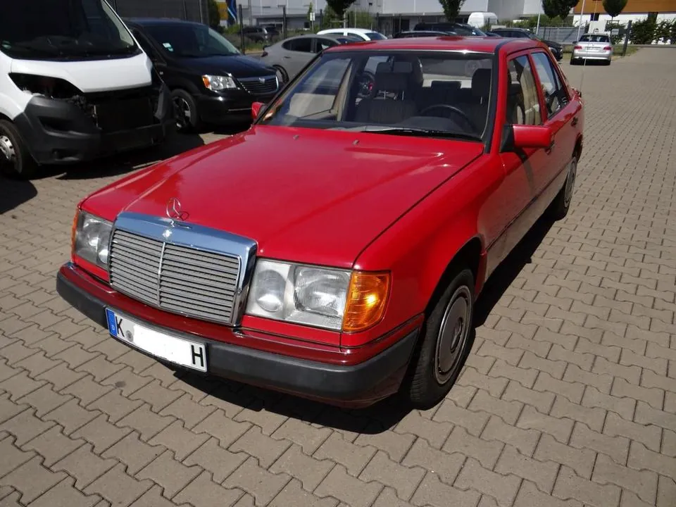 Mercedes-Benz 200E