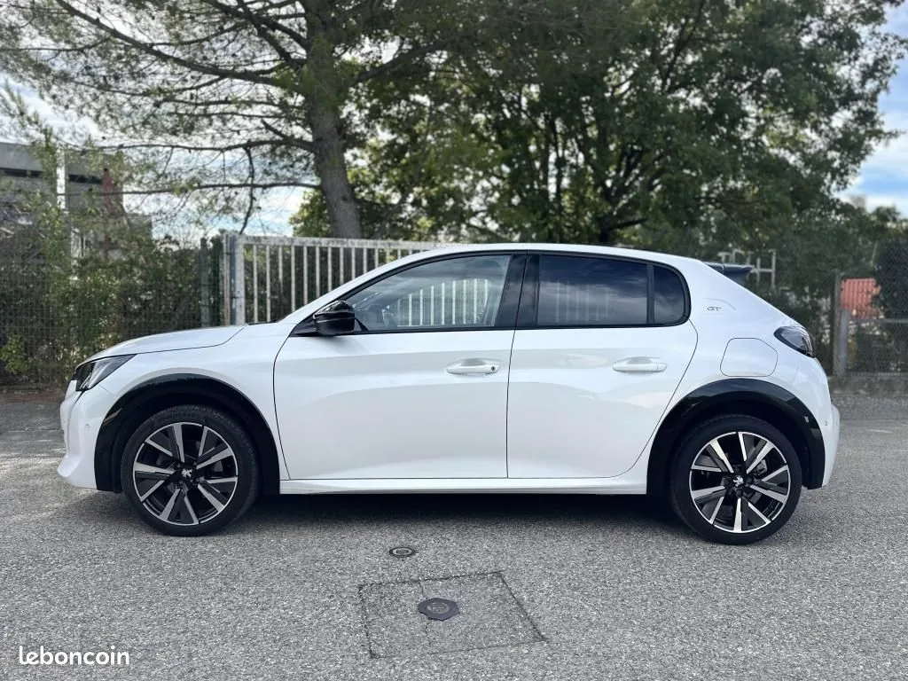 Peugeot 208 2022 photo 2