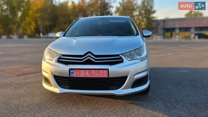 Citroen C4 2013 photo 2