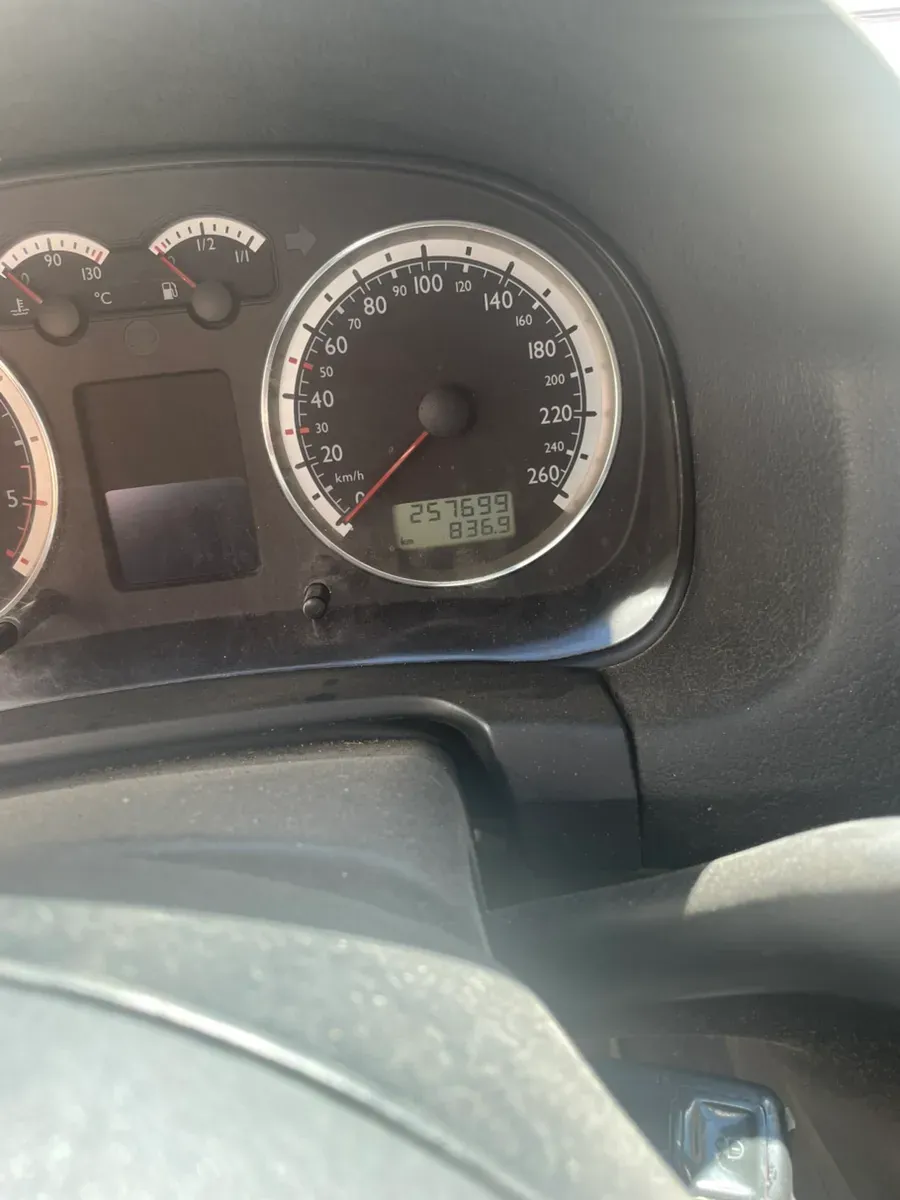 Volkswagen Golf 2002 photo 2