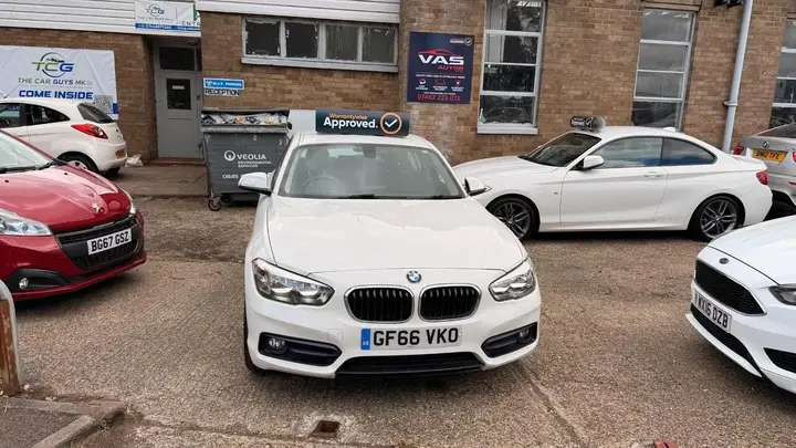 BMW 1 Series 2016 photo 2