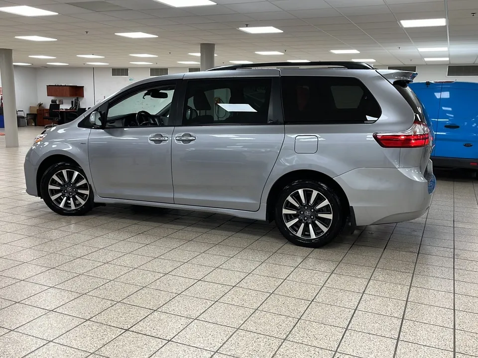 Toyota Sienna 2018 photo 3