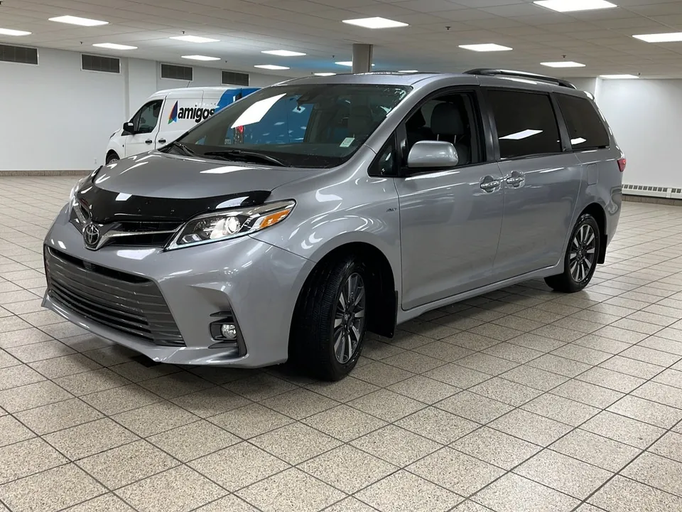 Toyota Sienna 2018 photo 2
