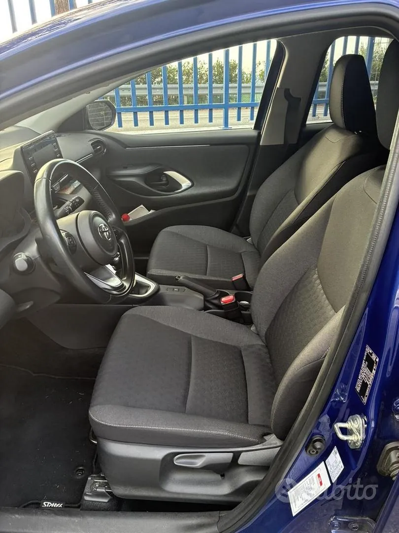 Toyota Yaris 2023 photo 2