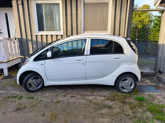 Mitsubishi I-Miev 2012 photo 2