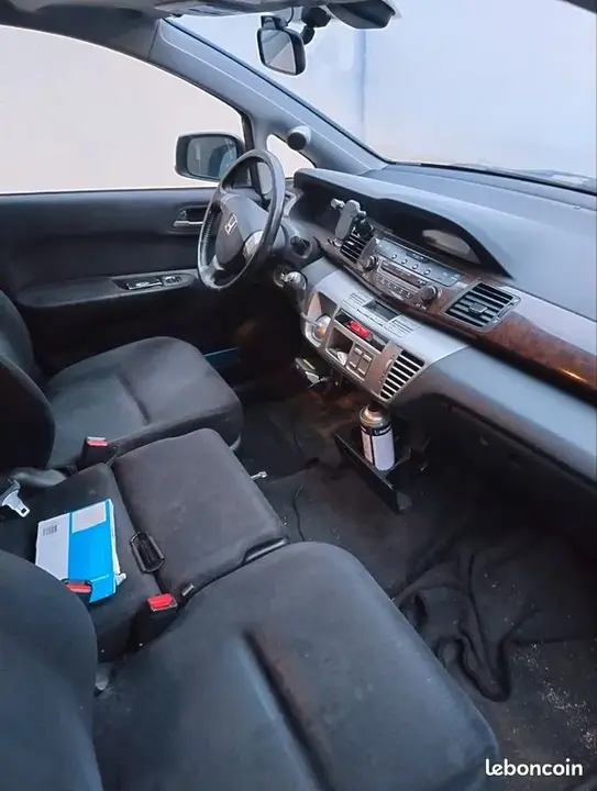 Honda Fr-V 2006 photo 2
