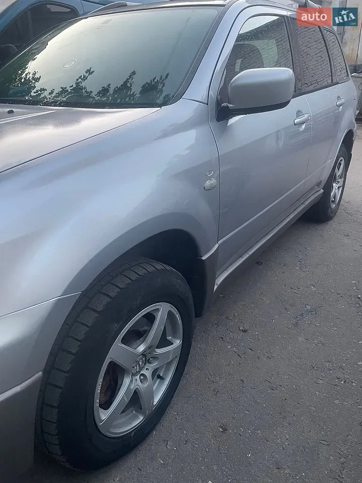 Mitsubishi Outlander 2003 photo 3