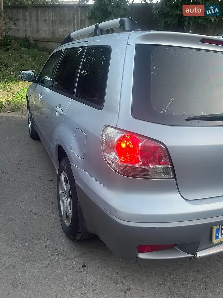 Mitsubishi Outlander 2003 photo 4