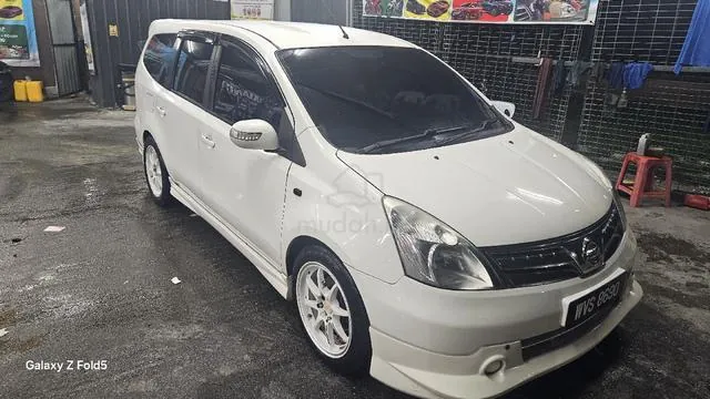 Nissan Grand Livina