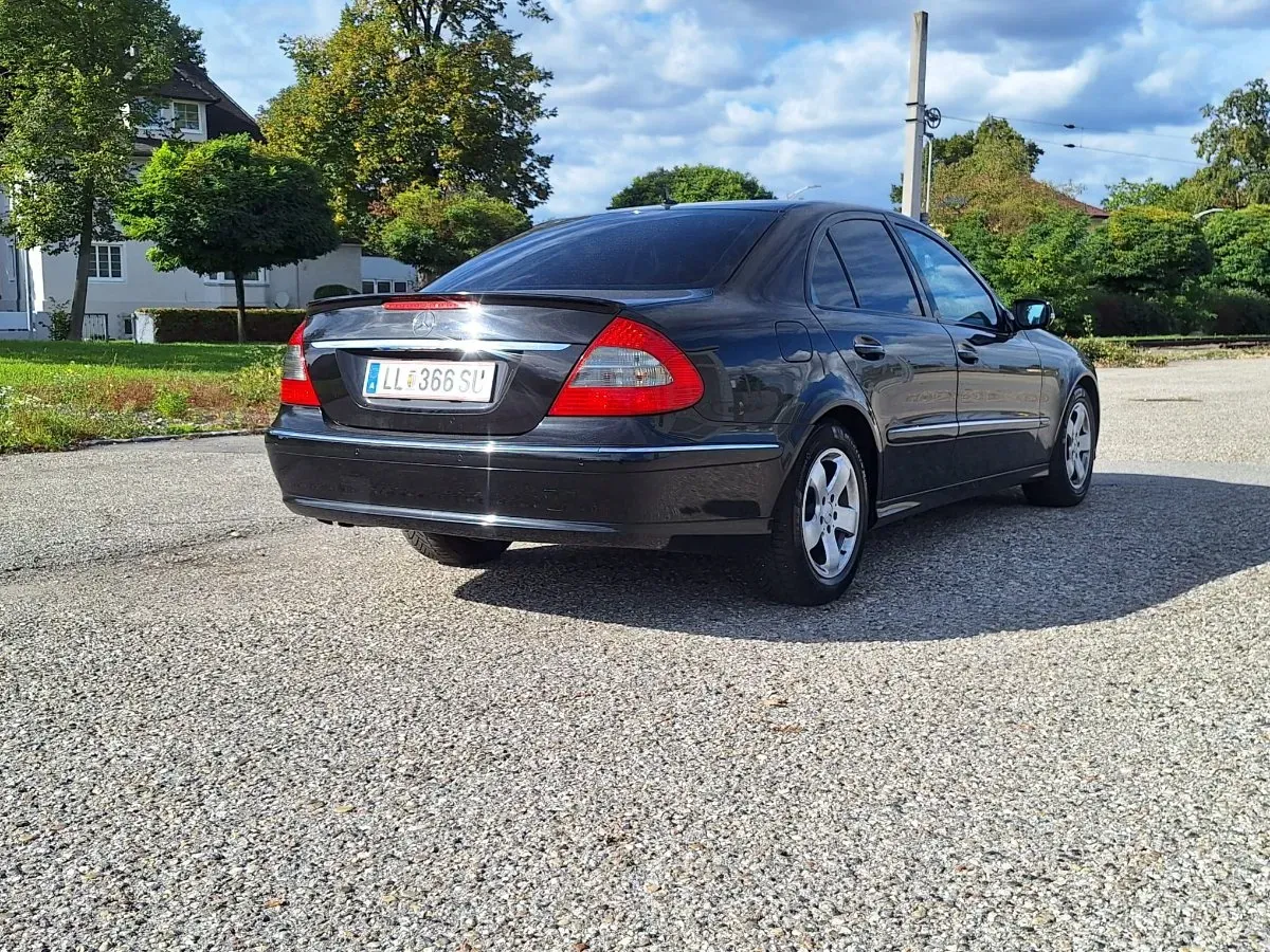 Mercedes-Benz E-Class 2009 photo 2