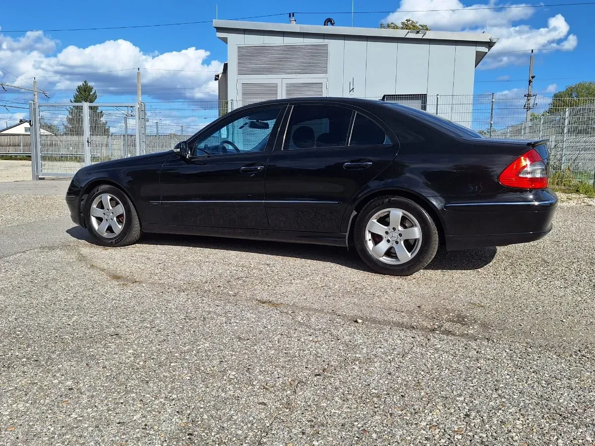 Mercedes-Benz E-Class 2009 photo 3