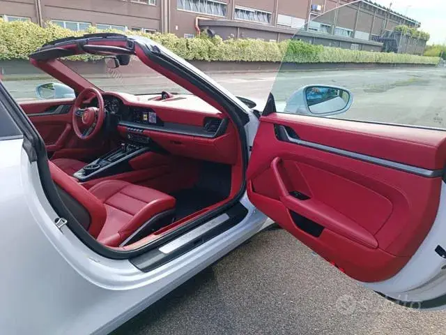 Porsche 911 2024 photo 2