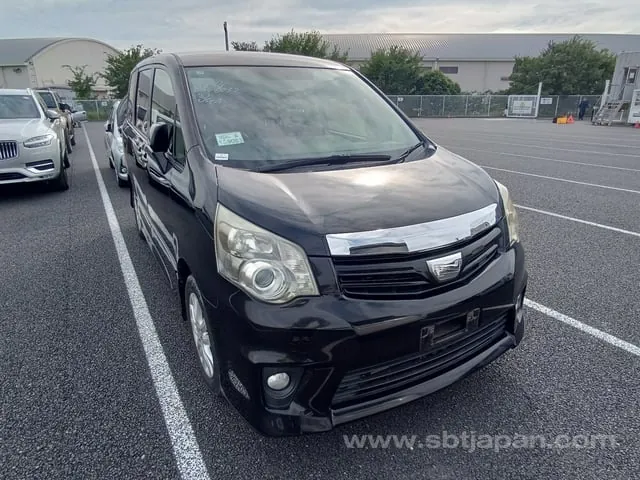 Toyota Noah Si